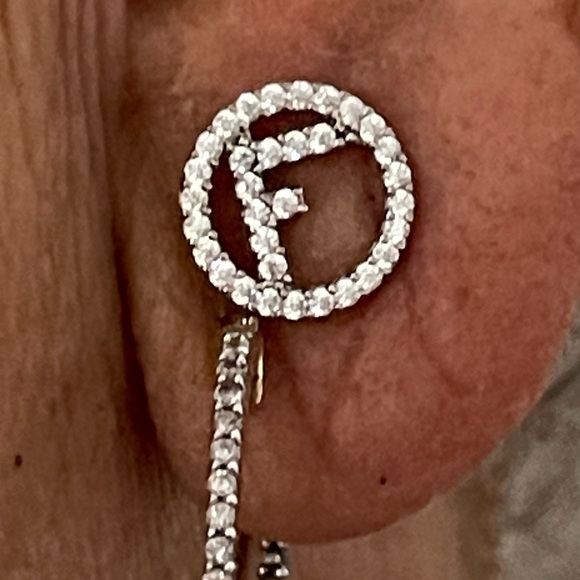 Preloved Fendi earrings excellent condition in silver very shiny . - Picture 3 of 7